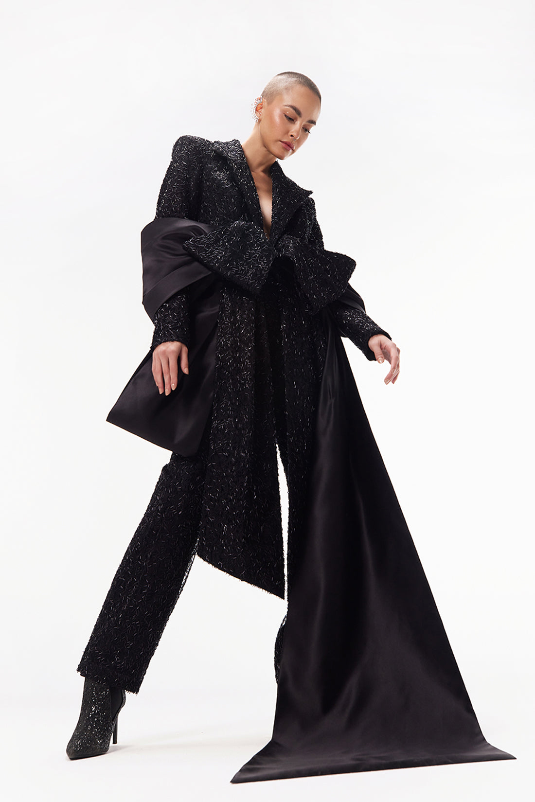 SCULPTURAL FRONT JACKET